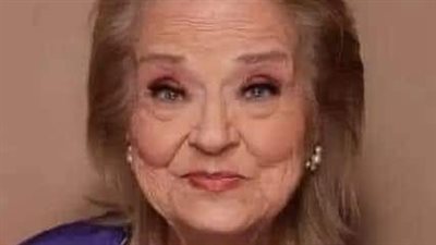 هذه المرأة المسنة في عمر الـ 90 كانت من أجمل وأشهر الممثلات في السينما حفيدها فنان شهير.. من تكون؟!