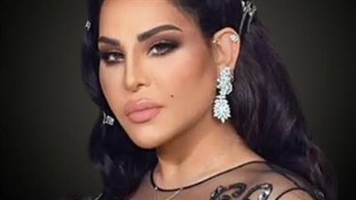 شاب سعودي يُمازح الفنانة الإماراتية أحلام وهي على المسرح  وزوجها بجانبه !! والفنانة تصدم الجميع بردها عليه امام الجمهور !!