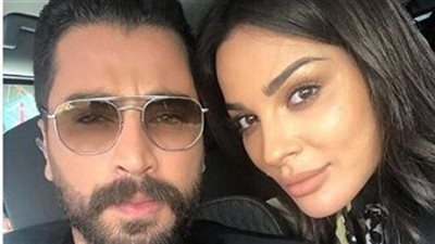 مفاجأة من العيار الثقيل حبيب الفنانة نادين نجيم يعرض عليها الزواج بخاتم ماسي امام الجميع و رد الفنانة وتعليقها على الموقف.. 