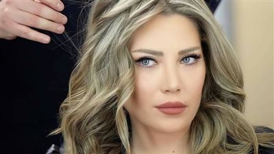 جمالها يحبس الأنفاس.. ابنة سيف الدين الشقراء من زوجته الفنانة سلاف معمار ټخطف الأنظار في ظهور نادر لها!! صورة