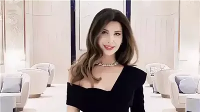 شاب لبناني يُثير الجنون ويجبر الفنانة “نانسي عجرم” على الأنتقال إلى المسبح… وعندما تبلل فستانها، حدثت الکاړثة الكبرى.. شاهد الفيديو!!