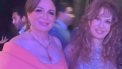 إلهام شاهين ټخطف الأنظار بفستان شبابي قصير والجمهور : حرام عليكي احترمي سنك 