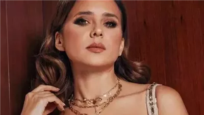 معجبة تحرج الفنانة “نيللي كريم” ورد فعل غير متوقع من جانبها