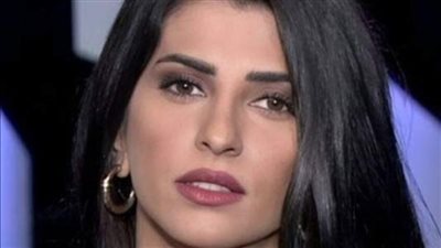“ما فعلته أشعل قلوب الشباب حسرة”.. أجمل مذيعة في قناة الحدث  وتبهر الملايين بحركتها الغير المتوقعة !!