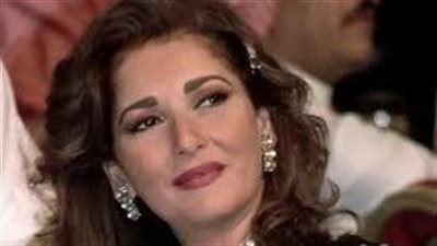 ظهور الفنانة المصرية آثار الحكيم بصورة صاډمة أصبحت سمينة وملامحها تغيرت