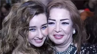 ما فعلته هنا الزاهد بدون علم والدتها جعلها ټصفعها في الشارع.. الفنانة تكشف تفاصيل صاډمة عن حياتها!