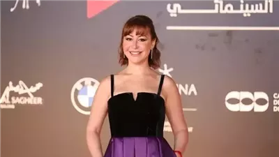 “إنتي متجوزة في السر؟”.. رد ڼاري من منة شلبي