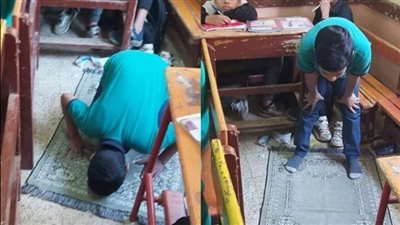 التحق طالب جديد بكلية الزراعة في إحدى جامعات مصر، وعندما حان وقت الصلاة