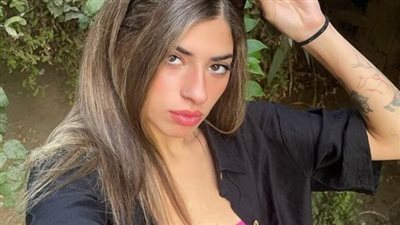 هذه الفتاة هي ابنة فنانة شهيرة .. خمن من هي؟