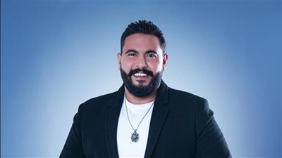 هذا الشاب هو نجل فنان شهير.. خمن من هو؟